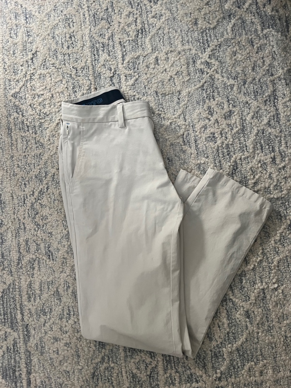 Vineyard Vines Light Cream/Tan Original On The Go Performance Pants. 28x30